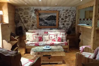Image de Appartement Montagnard avec Sauna, Terrasse & PoĂŞle Ă Bois - Proche Pistes et Commerces