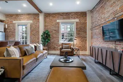 Image de * Tout Nouveau, Deux Histoires condo industriel et élégant * NewOrleansLuxuryRentals - The St. John