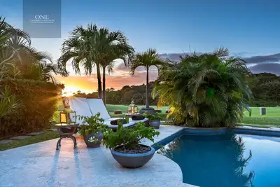 Image de gorgeous villa in quiet secure haven of Royal Westmoreland