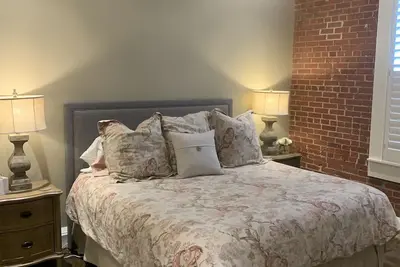 Image de Centre-ville - Haut de gamme 1Br / 1Ba avec terrasse et entrée privée