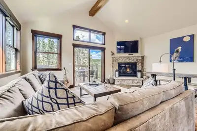 Image de Vues! ! Marchez jusqu'à Lift et Main St en 5 min. Près de l'arrêt de la navette gratuite.