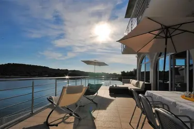 Image de Appartement de luxe sur la plage de l'île avec vue sur la mer