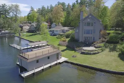 Image de Lake Front House, East Side Assembly Point, Harris Bay, 200 pieds de façade