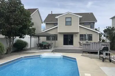 Image de Maison avec * Piscine CREUSÉE * parfait pour les grandes familles à 7 min de la promenade