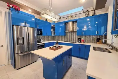 Image de Spacious 5 Bed Home with Spa & Wellness Amenities