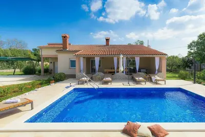 Image de Belle maison de vacances privée avec climatisation, Wifi, piscine privée, Tv, terrasse et parking
