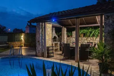 Image de Maison de vacances avec climatisation, piscine privée, Wifi, bain à remous, Tv, terrasse, parking