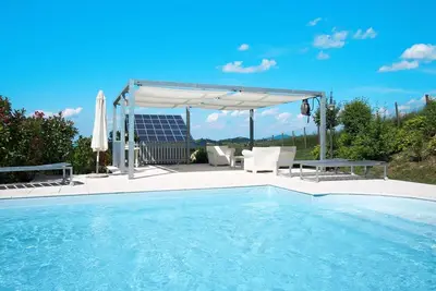 Image de Maison de vacances privée avec climatisation, bain à remous, piscine privée, Wifi, Tv, terrasse