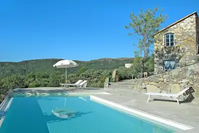 Image de Belle maison de vacances privée avec piscine privée, Wifi, Tv, patio et parking
