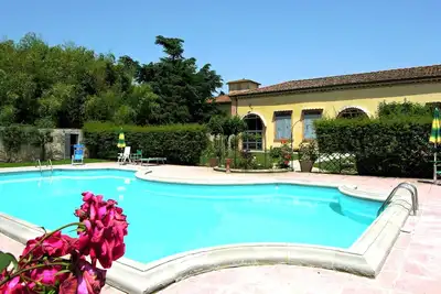 Image de Joli appartement dans une maison de vacances avec piscine, Wifi, Tv, vue panoramique et parking