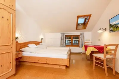 Image de Appartement confortable de trois pièces, 83 m², 2 sept. Chambre et balcon