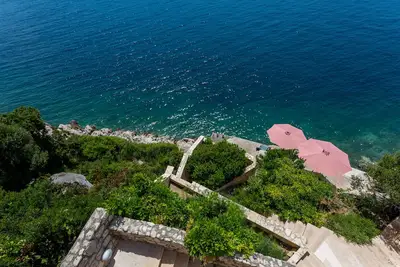 Image de Villa Natasha avec plage privée