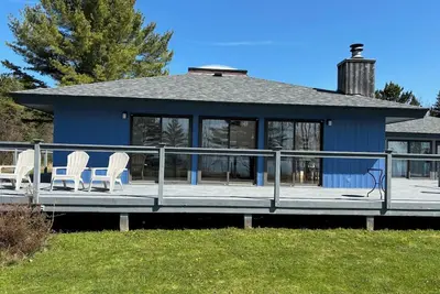 Image de Maison de 3 chambres et 3 salles de bain avec terrasse enveloppante