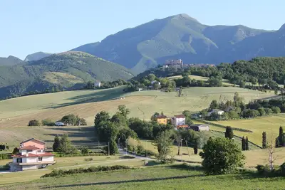 Image de Mansarda Viti - Vue du château de Frontone