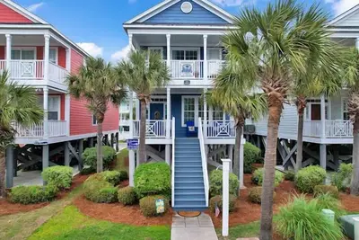 Image de Surfside Beach Oasis! Mis à jour, très bien situé, à quelques pas de la plage, 4 Bd / 4ba