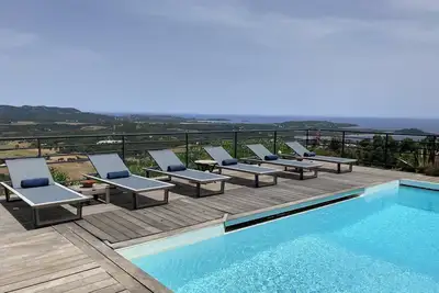 Image de Vue Mer Et Montagne Au Calme Piscine Chauffee