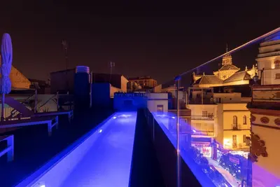 Image de Caminante del Agua Iii: Great flat Sevilla center
