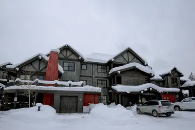 Image de Winter Wonderland - Spacieux 1er et 2ème étage près de l'école de ski / location, ascenseur, bain à remous