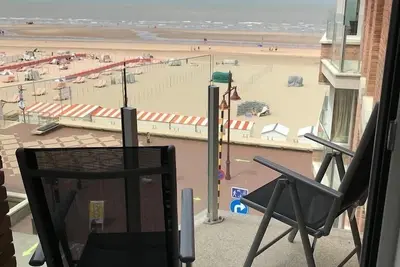 Image de Appartement Ă la digue avec vue superbe sur la mer, la plage et la digue.