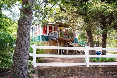 Image de The Bluebird Cottage ~ 1930's Cottage près de Turner Falls Park
