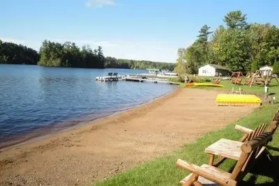 Image de Plage de sable, familial avec Wifi et Central A \/ C, sur le lac Thompson