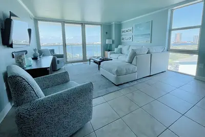 Image de Just Beachy Sabine Yacht & Racquet Club # 4d