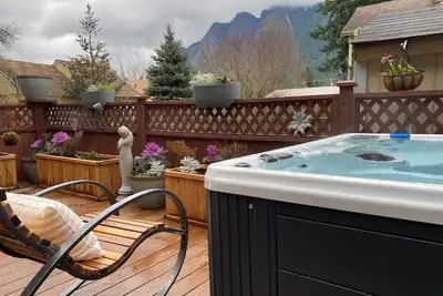 Image de North Bend Downtown Cottage - Spa privé, à quelques pas du centre-ville