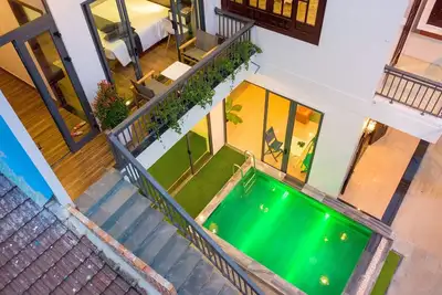 Image de Villa privée moderne et joliment meublée à 5 minutes de la plage.