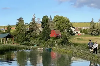Image de Charming Country Farm Stay with Spectacular Views and Fun!