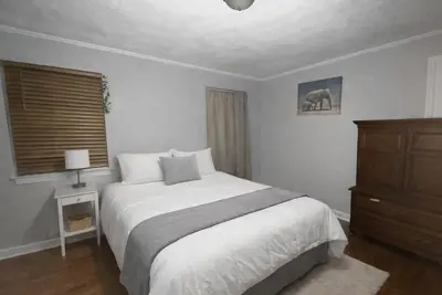 1. 2 miles away from Augusta National Golf Course