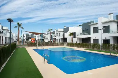 Image de Appartement moderne face à la piscine