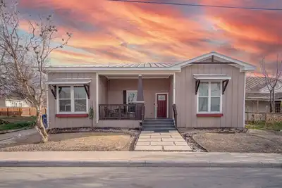 Image de Brand New Luxury Impressive House Near Downtown!