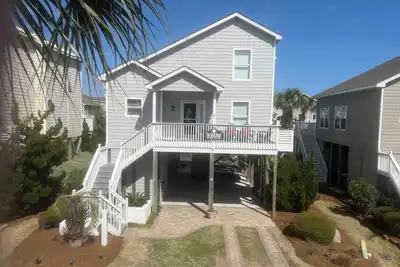 Image de 20 Chan Dr- 4 Bdr / 2. 5 Ba Island Park Home - 10 personnes! Courte promenade jusqu'à la plage.