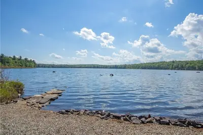 Image de Lakefront 5br familial et paisible retraite Catskills paisible!