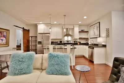 Image de Artsy Butchertown Apartment