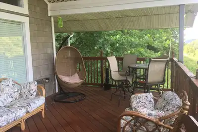 Image de Mountain Bliss. . . . . . your chalet getaway retreat! ! 4br 2ba with private setting! !