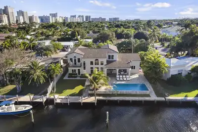 Image de Détendez-vous, vous êtes ici. Lauderdale-by-the-Sea. Résidence exclusive au bord de l'eau