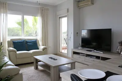 Image de 2 chambres 2 salles de bain face sud Apt, calme mais proche des plages et des commodités