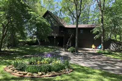 Image de Unique dans la cabane Woods - au bord du magnifique village de Pepin, Wi.