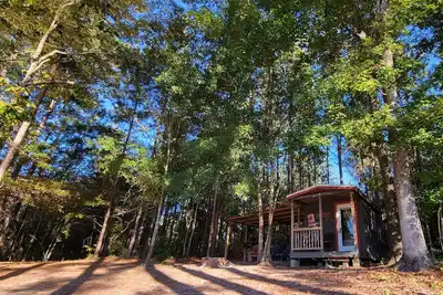 Image de Cabine hors réseau dans les bois