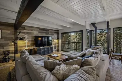 Image de 1 Pet ok, Great View, Garage, Single Track Trails, Private Bbq, Gorgeous Pool, Ski In/Out