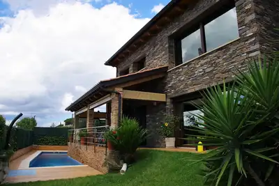 Image de maison neuve finitions de luxe de 3 étages 145 mètres et piscine