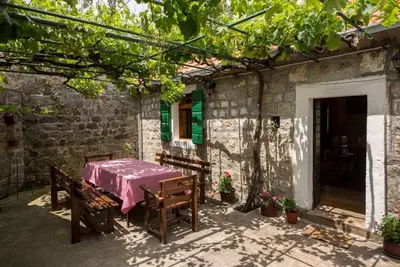Image de Maison en pierre unique avec le charme des siècles passés