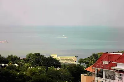 Image de The Cliff Sea & Pool Views Studio Apartment Pratumnak Pattaya