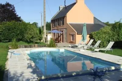 Image de Charmante maison en pierre avec piscine privee, jardin et terrasse, a prox. mer