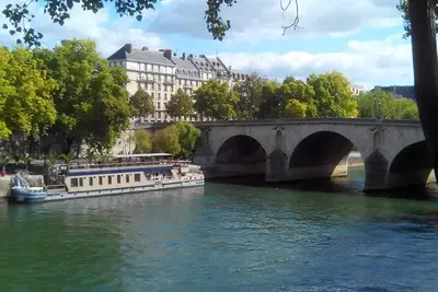 Image de Notre Dame Historic 2Chambres / 2Salles d'eau, Calm confort, Wifi, A/C