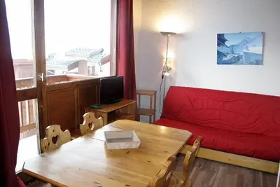 Image de Centre station, 4ème étage, vue pistes de ski, télévision, casier à ski, 42m², La Plagne
