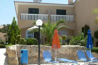 Image de Jardins Polis - Emplacement de maison de ville idéal pour tous les types de vacances.