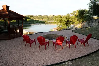 Image de Hill Country Lake House on Lake Travis, Lake Front w\/Private Dock