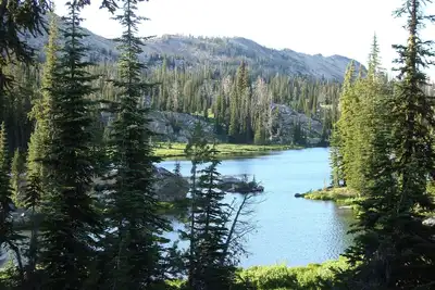 Image de Remote Private Mountain Lake Cabin